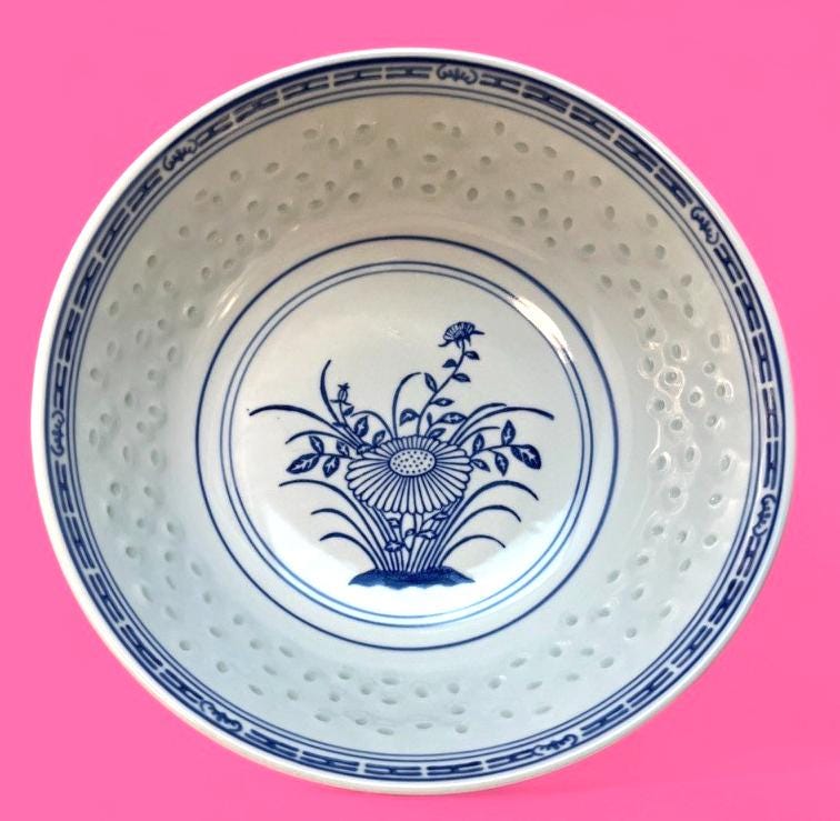 Blue & white floral Chinese porcelain bowl 24cm diameter, vintage good condition. Large serving bowl