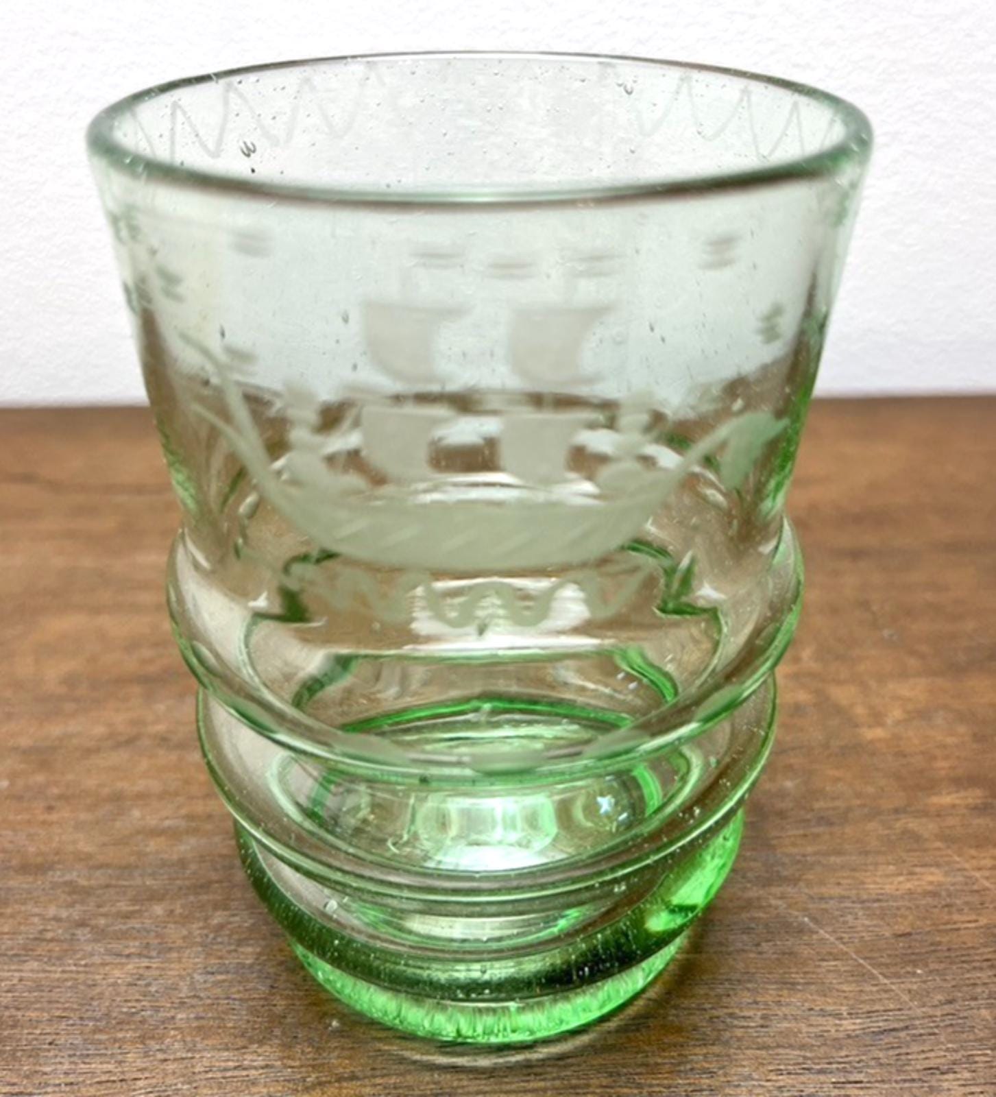 Vintage Green Etched Glass Tumbler – Sailing Ship Motif, Ribbed Base, 10 cm