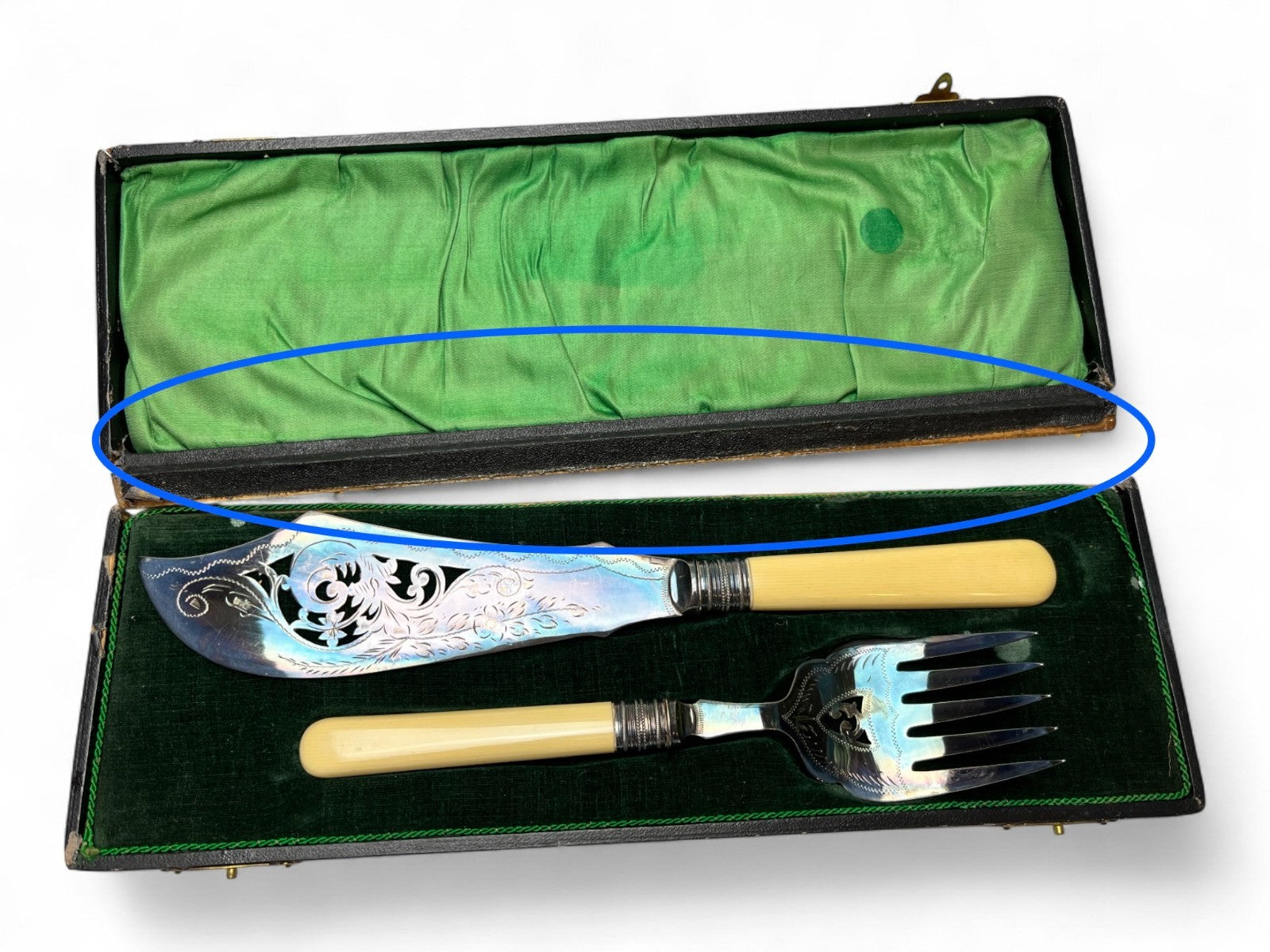 Antique Victorian Fish Serving Set with Ornate Detail & Cream Handles Boxed