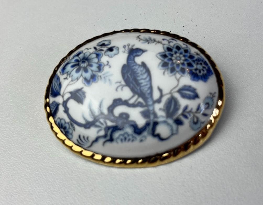 Aynsley fine china brooch – blue & white bird motif – mid century