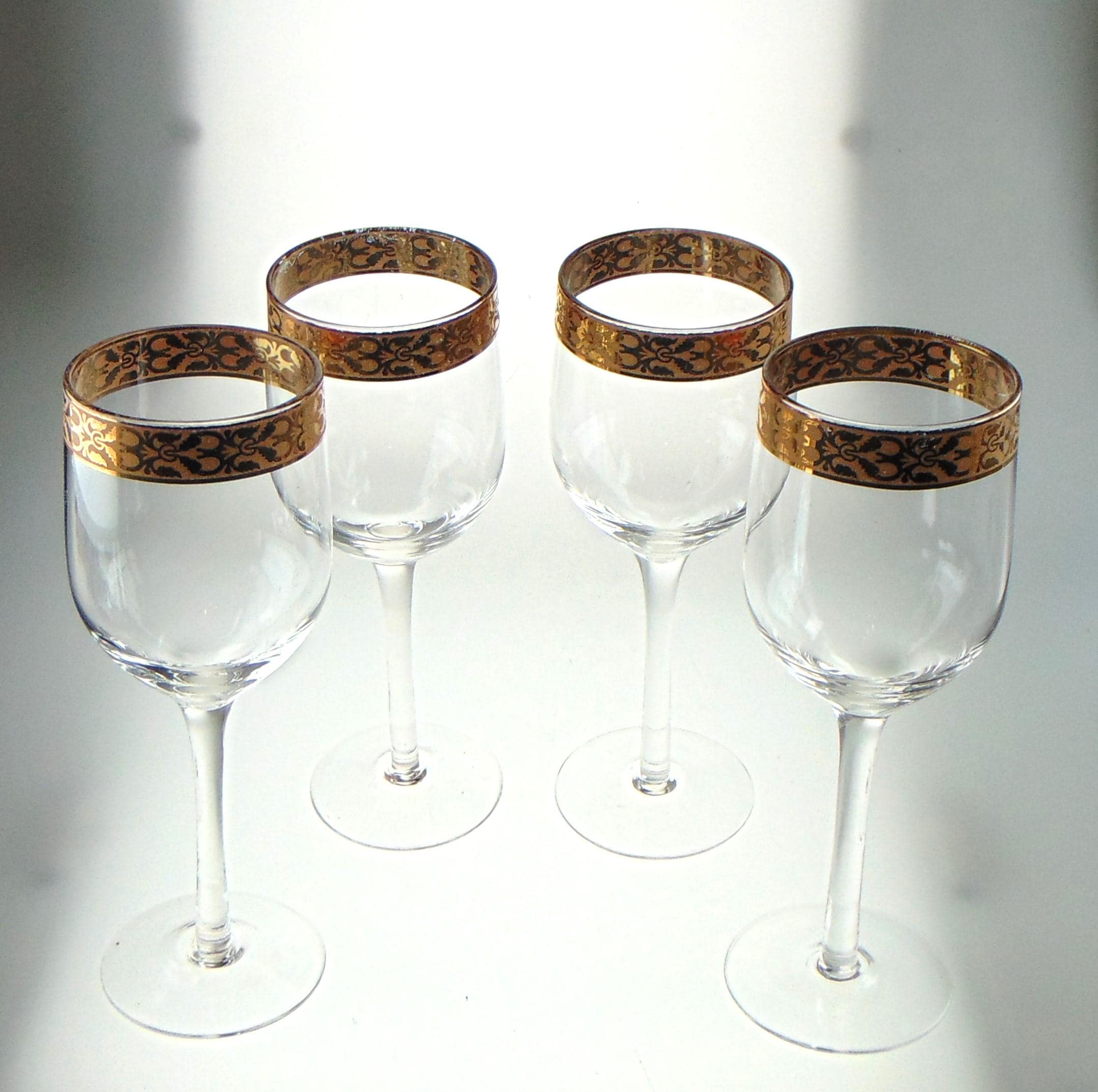 Set of 6 Mid Century Wine Glasses. 19.5cm Tall Vintage Glasses