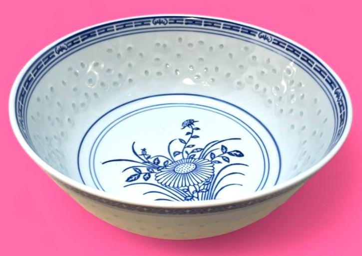 Blue & white floral Chinese porcelain bowl 24cm diameter, vintage good condition. Large serving bowl