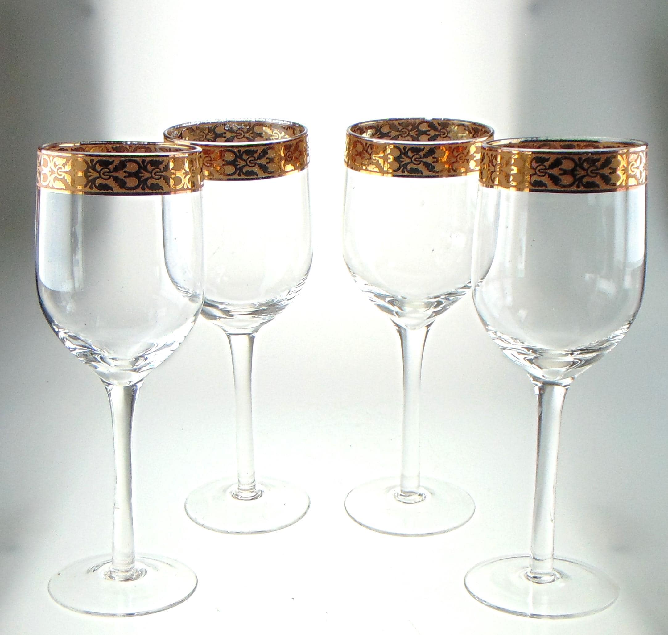 Set of 6 Mid Century Wine Glasses. 19.5cm Tall Vintage Glasses