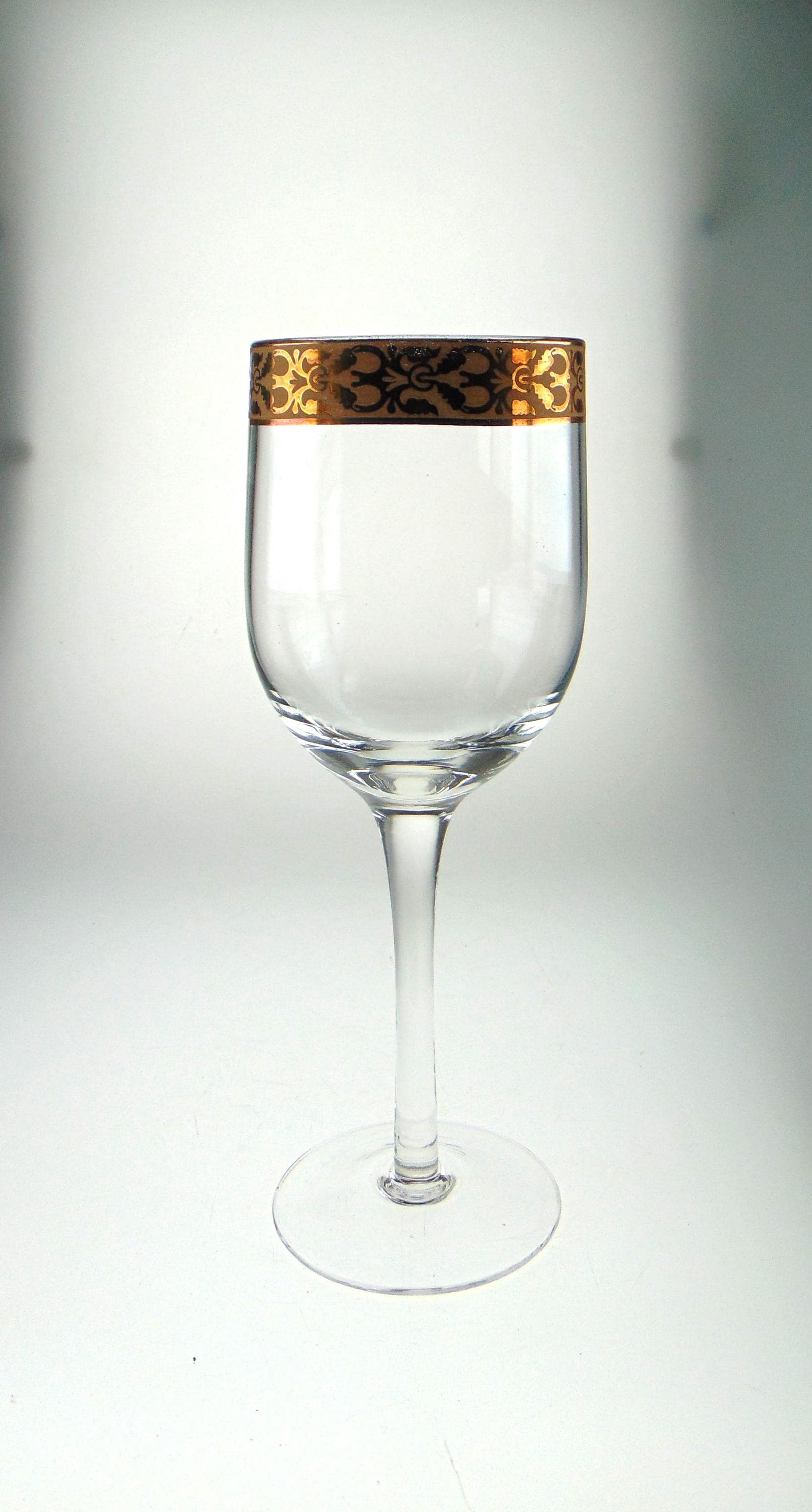 Set of 6 Mid Century Wine Glasses. 19.5cm Tall Vintage Glasses