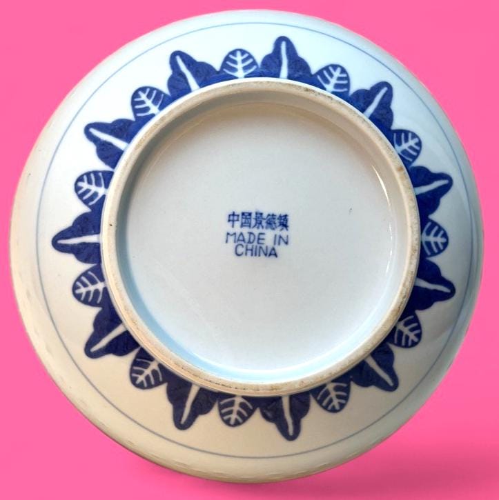 Blue & white floral Chinese porcelain bowl 24cm diameter, vintage good condition. Large serving bowl