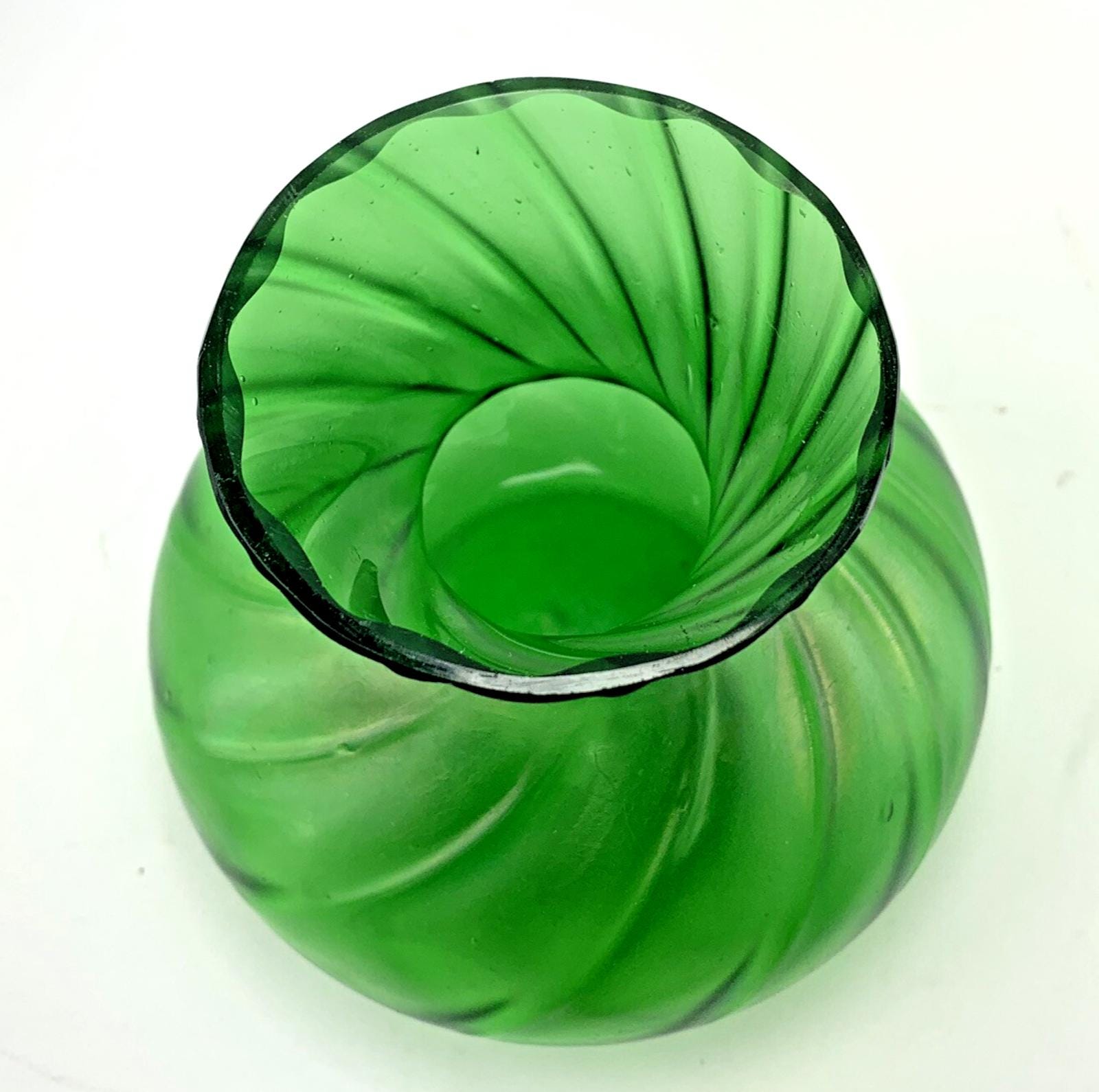 Antique Green Lustre Glass Vase: Art Nouveau Swirl Pattern