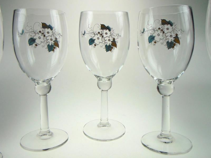 Mid Century Wine Glasses with White Floral Detail - Set of 5