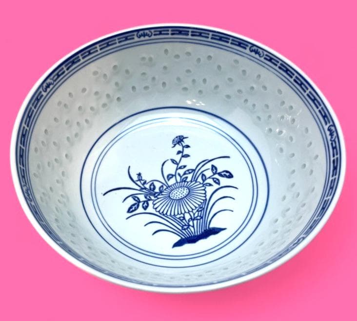 Blue & white floral Chinese porcelain bowl 24cm diameter, vintage good condition. Large serving bowl