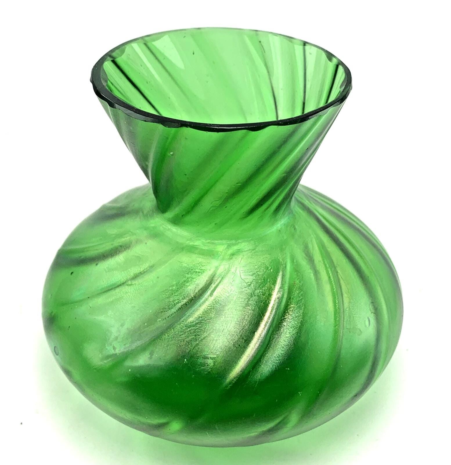 Antique Green Lustre Glass Vase: Art Nouveau Swirl Pattern