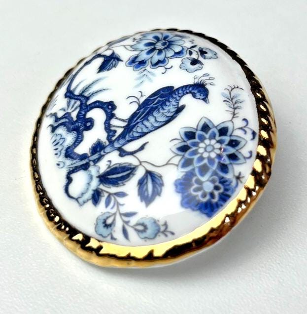 Aynsley fine china brooch – blue & white bird motif – mid century