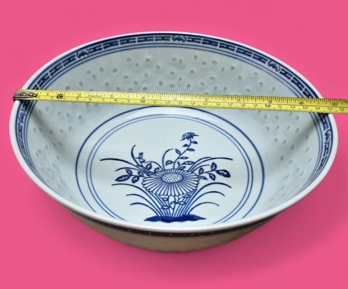 Blue & white floral Chinese porcelain bowl 24cm diameter, vintage good condition. Large serving bowl