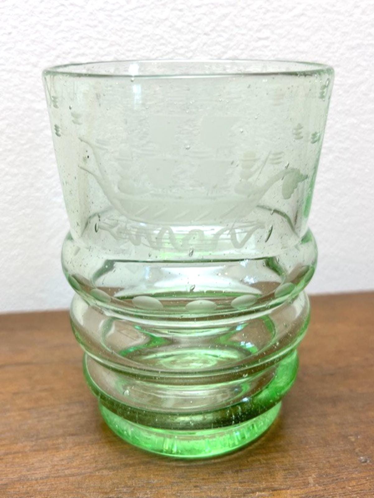 Vintage Green Etched Glass Tumbler – Sailing Ship Motif, Ribbed Base, 10 cm