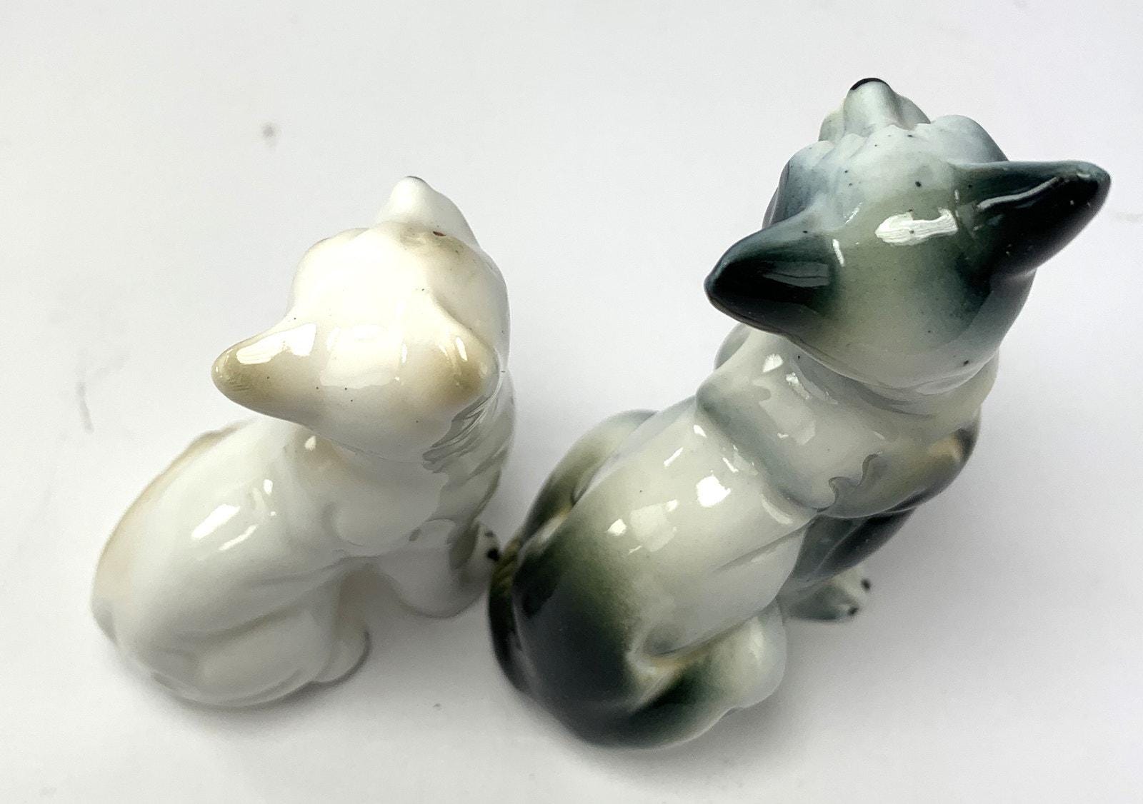 2 Vintage Cats Figurines in Porcelain. Small Porcelain Cat Ornaments