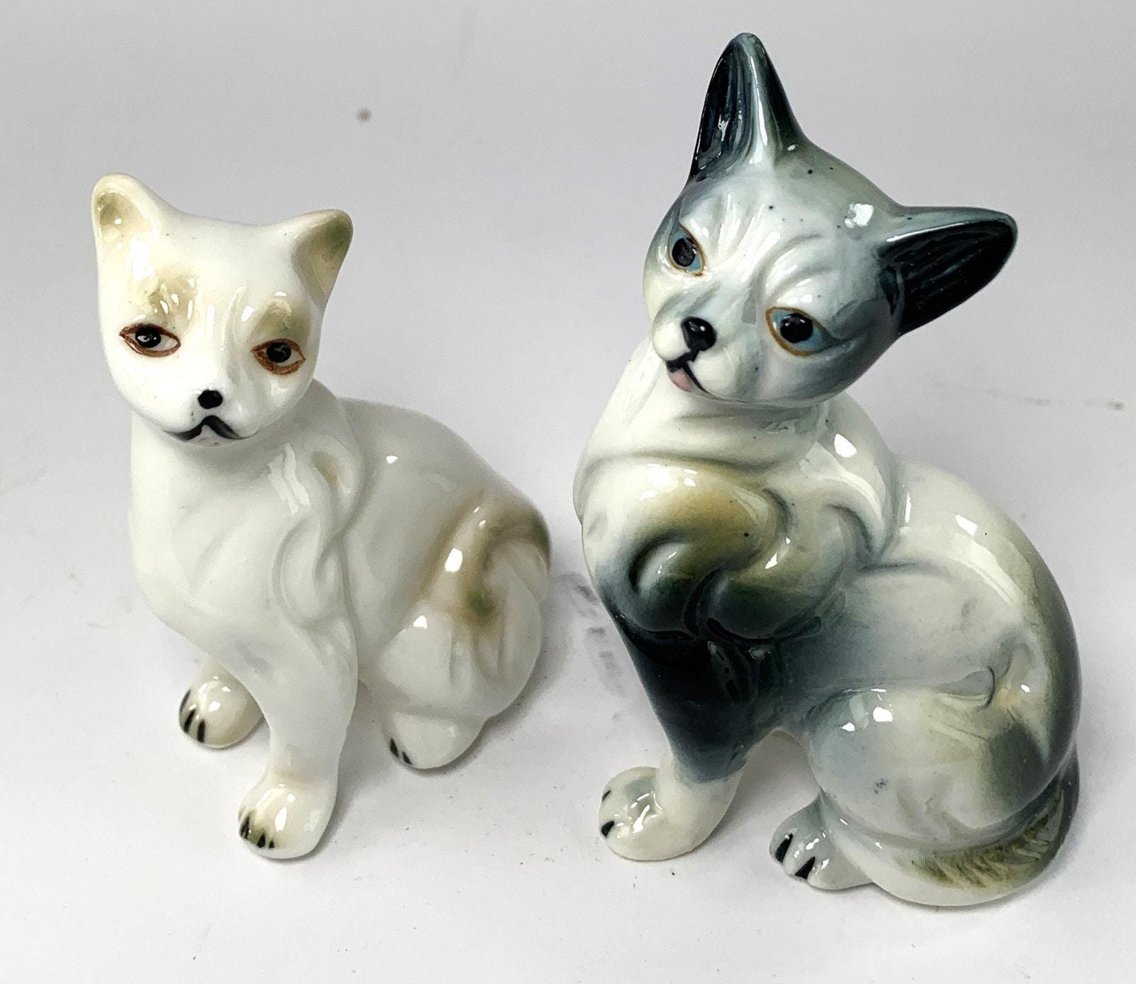 2 Vintage Cats Figurines in Porcelain. Small Porcelain Cat Ornaments