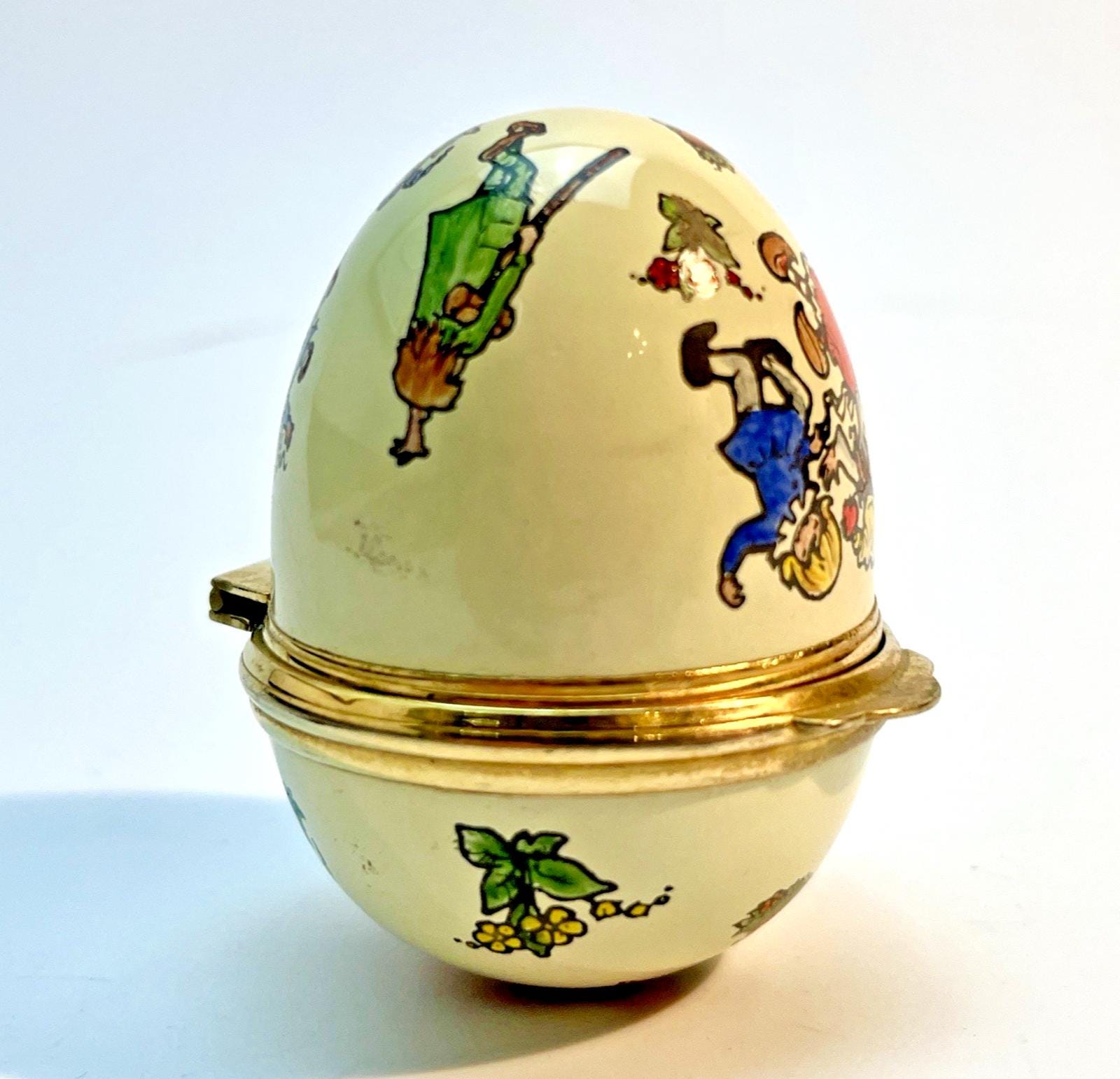 Rare Toye & Kenning Enamel Egg Pied Piper Vintage Gilt Trinket Box